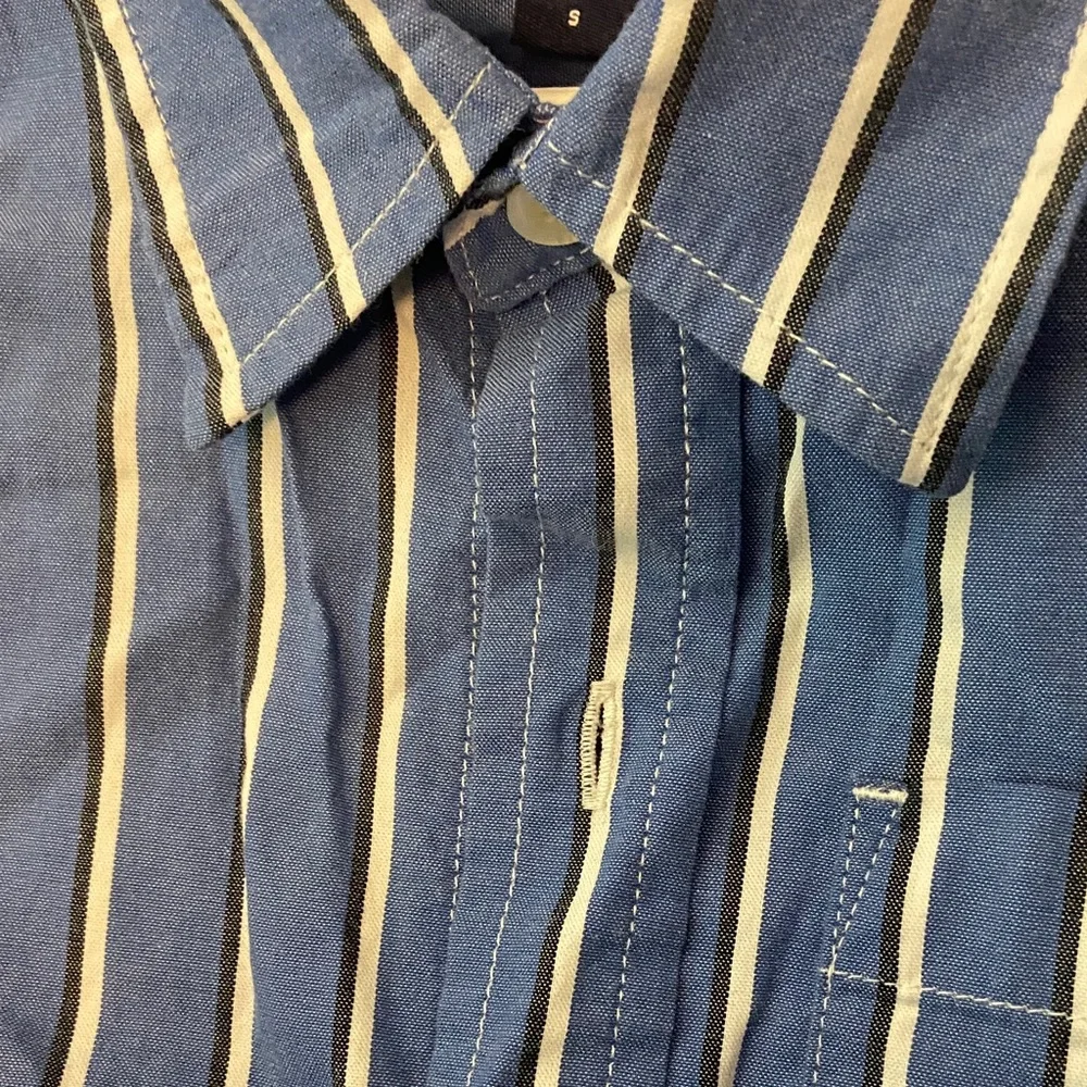 GAP Blue and White Vertical Stripe Button-Down Shirt Size Small